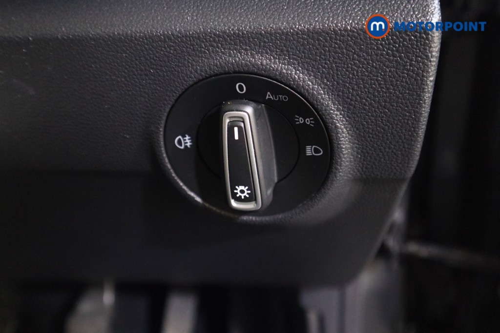 Volkswagen T-Roc Design Manual Petrol SUV - Stock Number (1553625) - 9th supplementary image