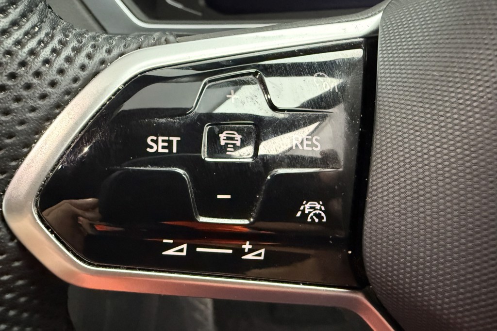 Volkswagen Tiguan R-Line Automatic Petrol SUV - Stock Number (1554243) - 4th supplementary image