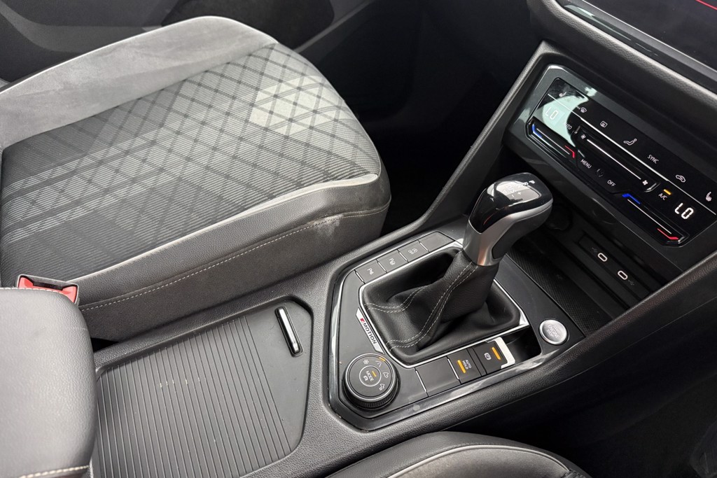 Volkswagen Tiguan R-Line Automatic Petrol SUV - Stock Number (1554243) - 16th supplementary image