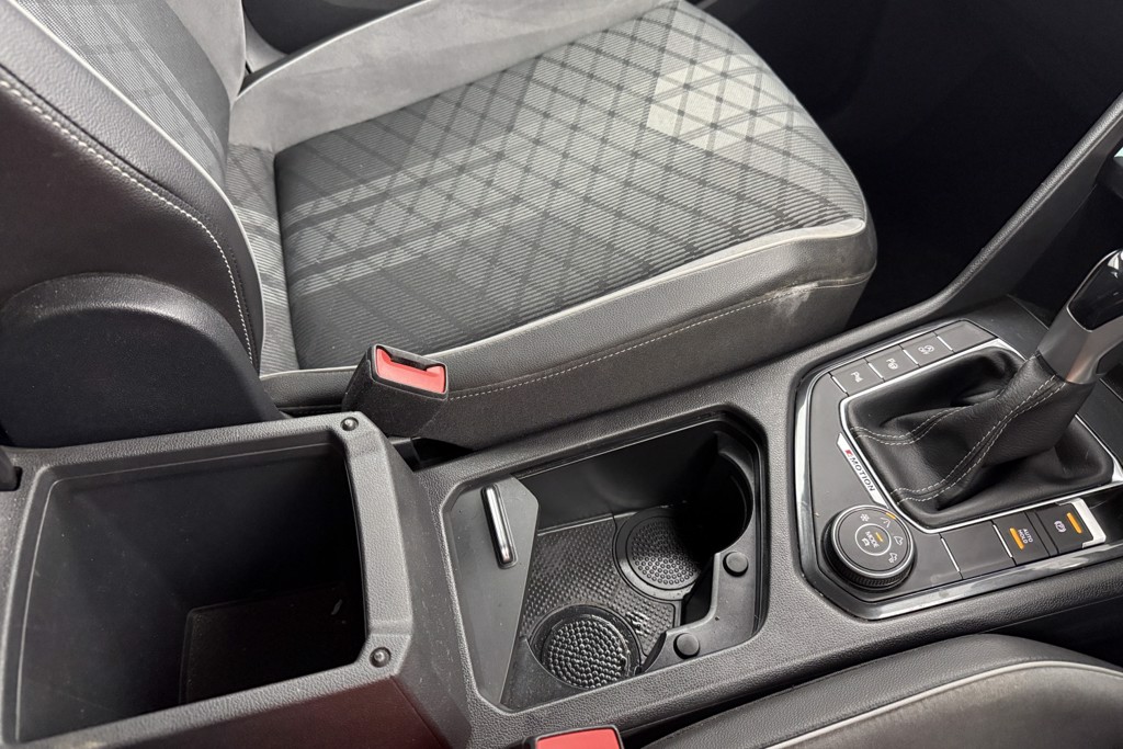 Volkswagen Tiguan R-Line Automatic Petrol SUV - Stock Number (1554243) - 17th supplementary image