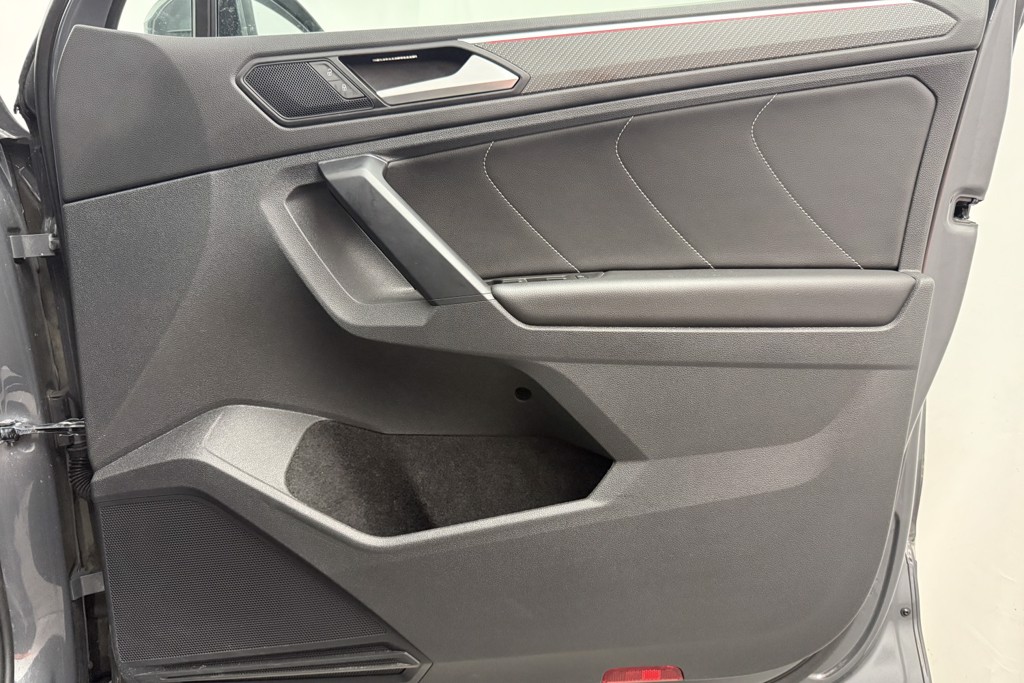 Volkswagen Tiguan R-Line Automatic Petrol SUV - Stock Number (1554243) - 19th supplementary image