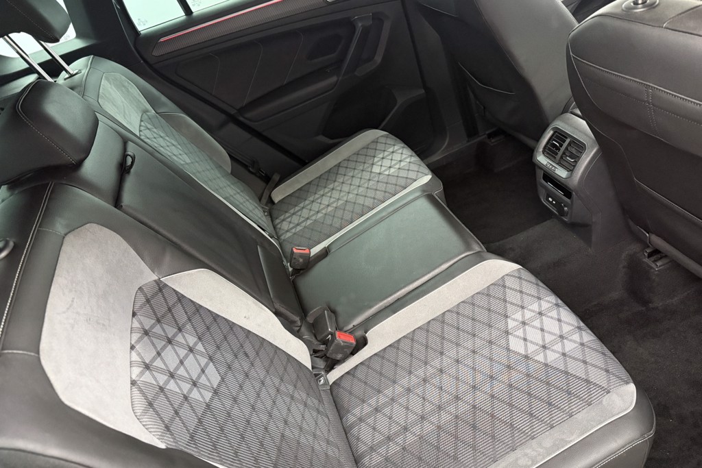Volkswagen Tiguan R-Line Automatic Petrol SUV - Stock Number (1554243) - 23rd supplementary image