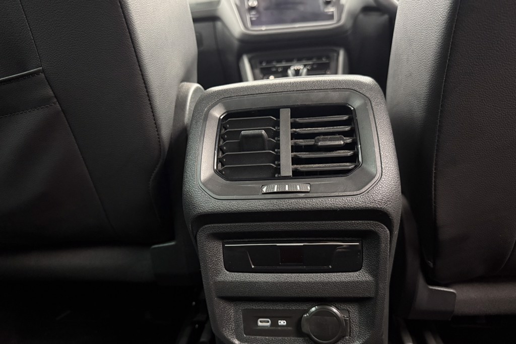 Volkswagen Tiguan R-Line Automatic Petrol SUV - Stock Number (1554243) - 24th supplementary image