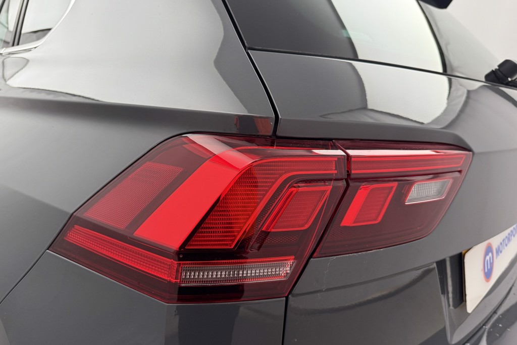 Volkswagen Tiguan R-Line Automatic Petrol SUV - Stock Number (1554243) - 28th supplementary image