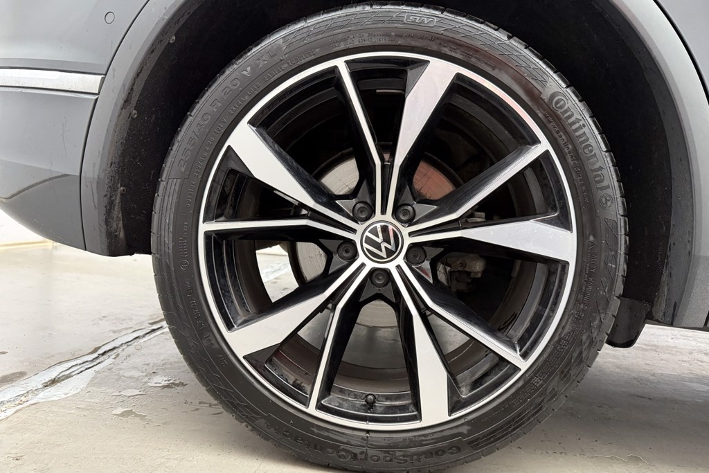 Volkswagen Tiguan R-Line Automatic Petrol SUV - Stock Number (1554243) - 32nd supplementary image