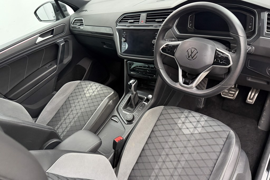Volkswagen Tiguan R-Line Automatic Petrol SUV - Stock Number (1554243) - 1st supplementary image