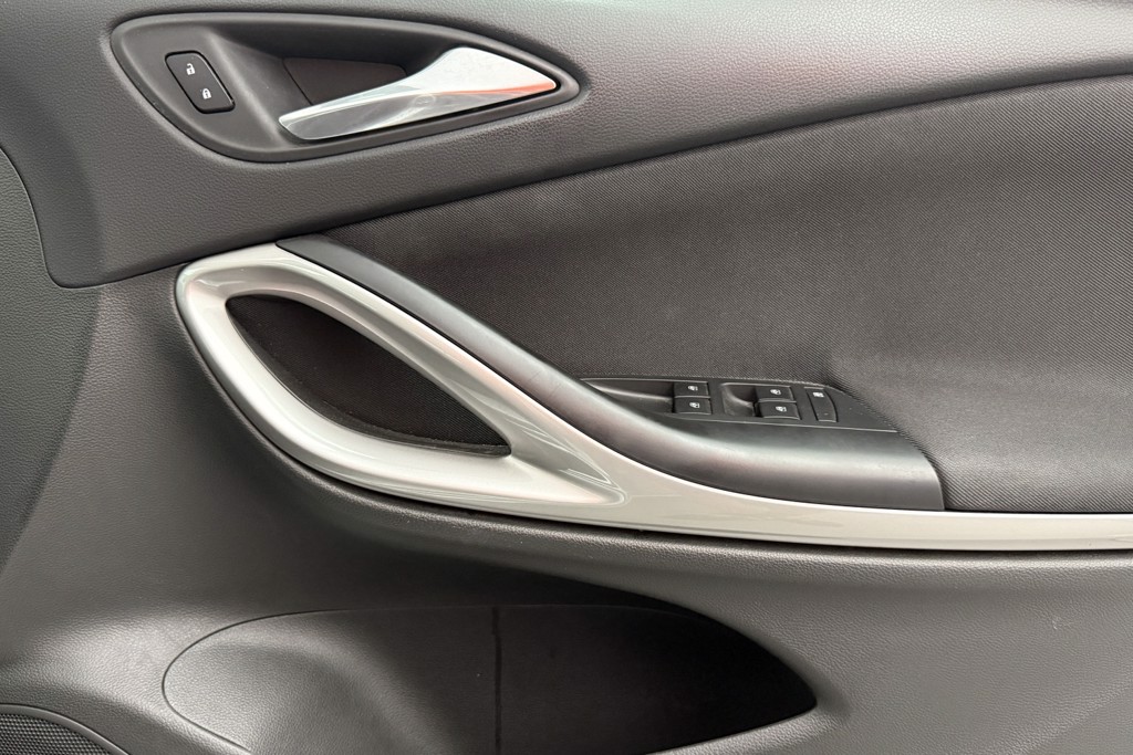 Vauxhall Astra SRI Manual Petrol Hatchback - Stock Number (1554313) - 12th supplementary image