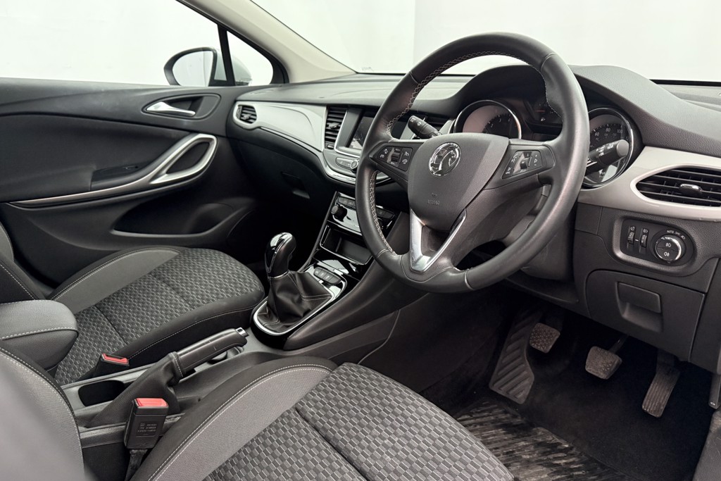 Vauxhall Astra SRI Manual Petrol Hatchback - Stock Number (1554313) - 1st supplementary image