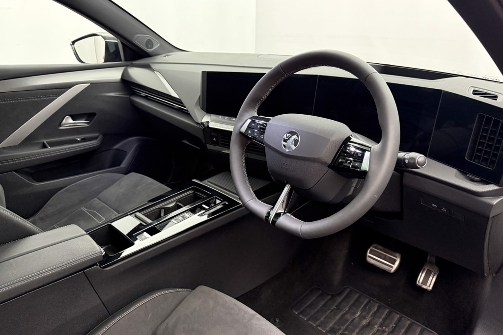 Vauxhall Astra Ultimate Automatic Electric Estate - Stock Number (1555016) - 1st supplementary image