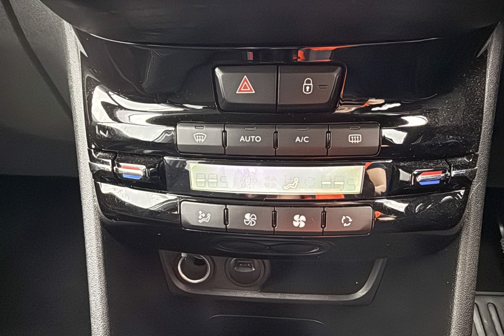 Peugeot 208 Tech Edition Manual Petrol Hatchback - Stock Number (1555722) - 12th supplementary image