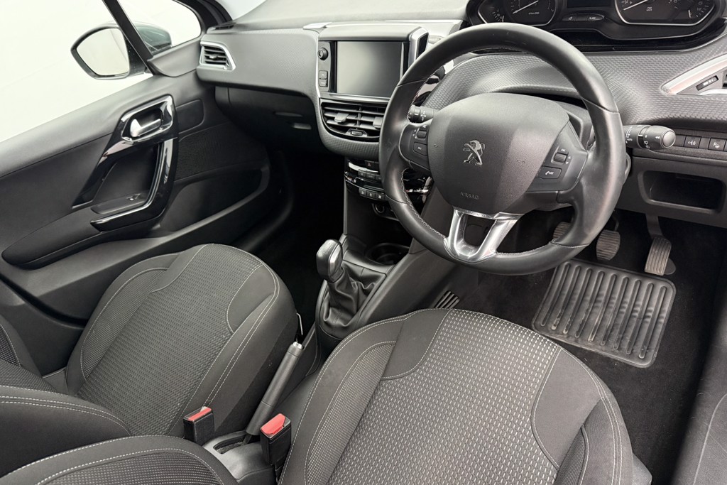 Peugeot 208 Tech Edition Manual Petrol Hatchback - Stock Number (1555722) - 1st supplementary image