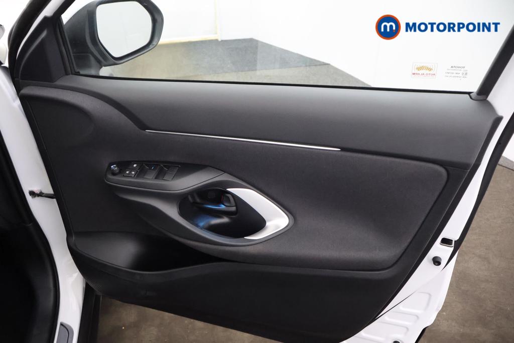 Toyota Yaris Cross Design Automatic Petrol-Electric Hybrid Estate - Stock Number (1558088) - 8th supplementary image
