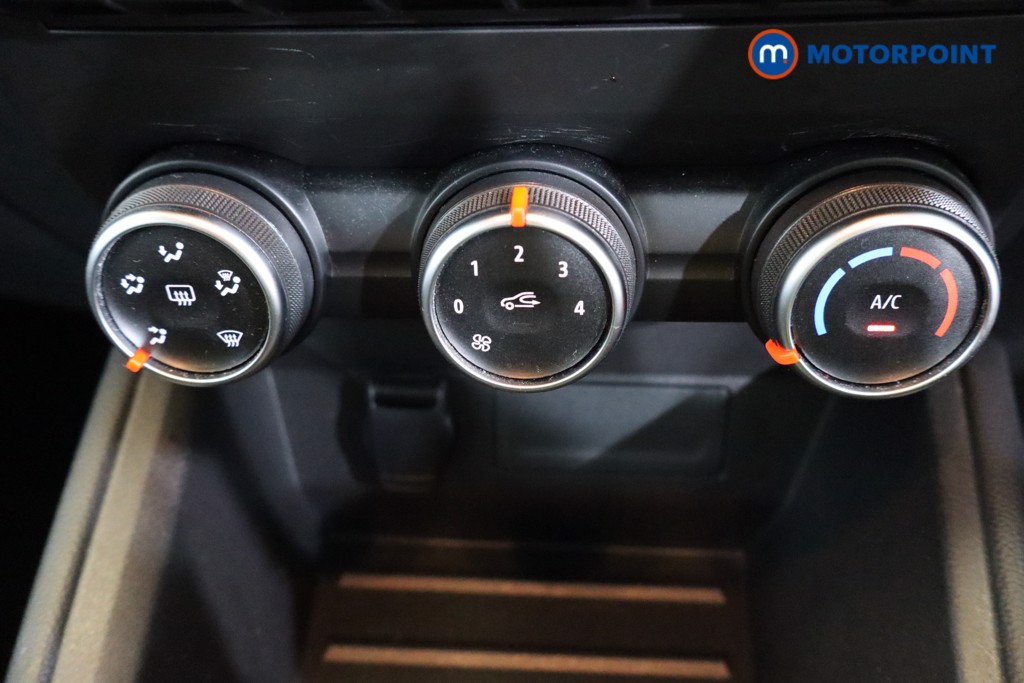 Renault Clio Play Manual Petrol Hatchback - Stock Number (1550427) - 5th supplementary image