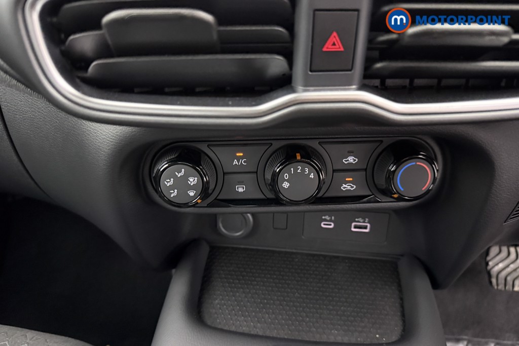 Nissan Juke Acenta Premium Automatic Petrol SUV - Stock Number (1554083) - 9th supplementary image