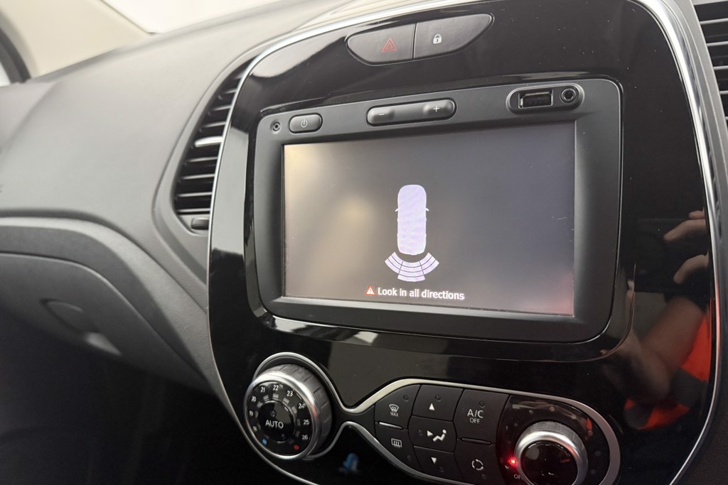 Renault Captur Iconic Manual Petrol SUV - Stock Number (1554314) - 9th supplementary image