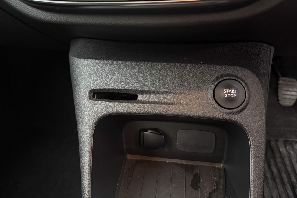 Renault Captur Iconic Manual Petrol SUV - Stock Number (1554314) - 11th supplementary image