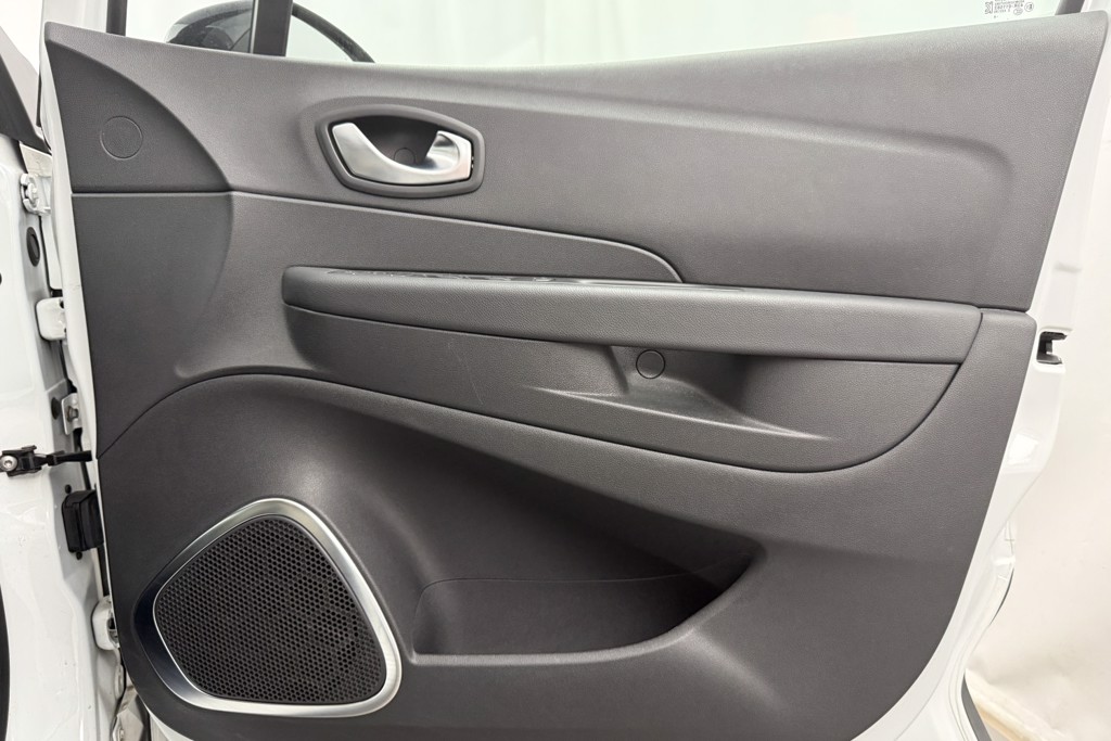 Renault Captur Iconic Manual Petrol SUV - Stock Number (1554314) - 16th supplementary image
