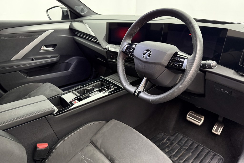 Vauxhall Astra Ultimate Automatic Electric Estate - Stock Number (1555497) - 1st supplementary image