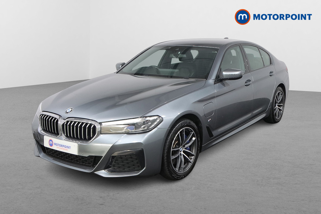 BMW 5 Series M Sport Automatic Petrol Plug-In Hybrid Saloon - Stock Number (1558107) - Passenger side front corner