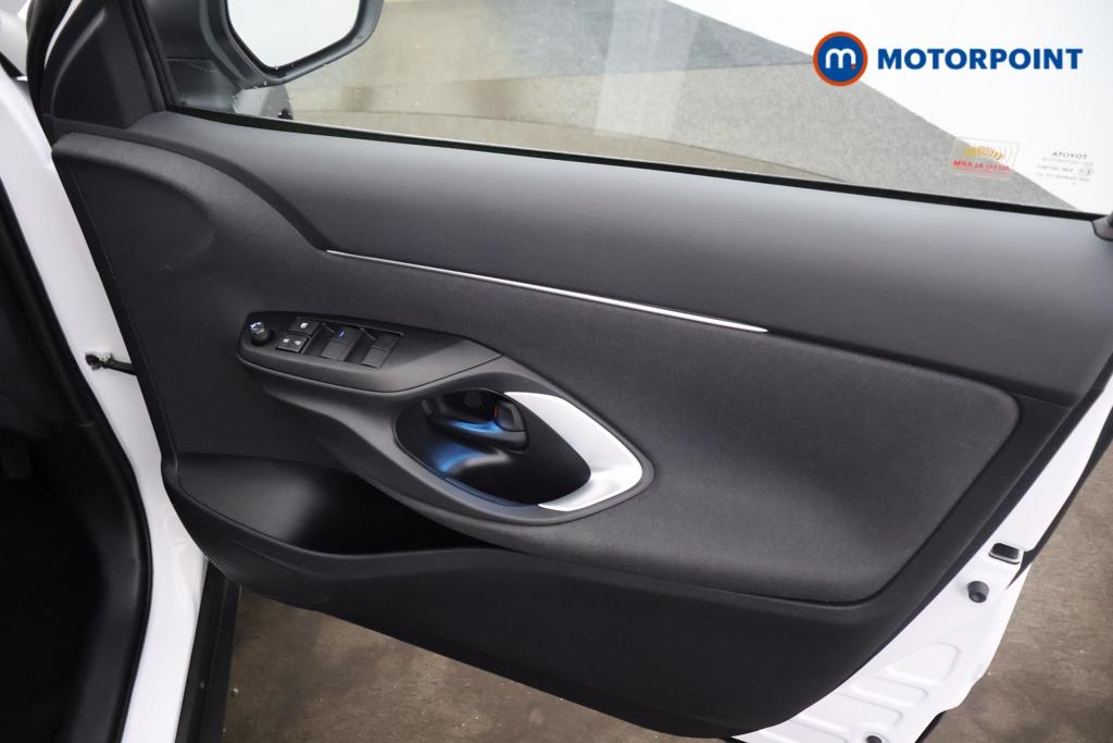 Toyota Yaris Cross Design Automatic Petrol-Electric Hybrid Estate - Stock Number (1558128) - 8th supplementary image