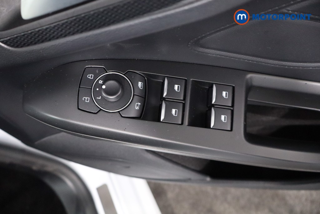 Ford Focus St-Line Vignale Manual Petrol-Electric Hybrid Hatchback - Stock Number (1558911) - 19th supplementary image