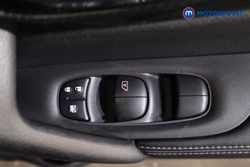 Nissan X-Trail Tekna Automatic Petrol SUV - Stock Number (1553132) - 9th supplementary image