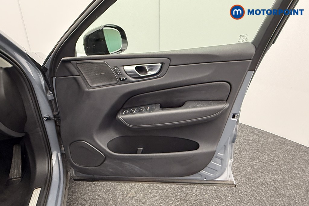 Volvo Xc60 Plus Automatic Diesel SUV - Stock Number (1556859) - 16th supplementary image
