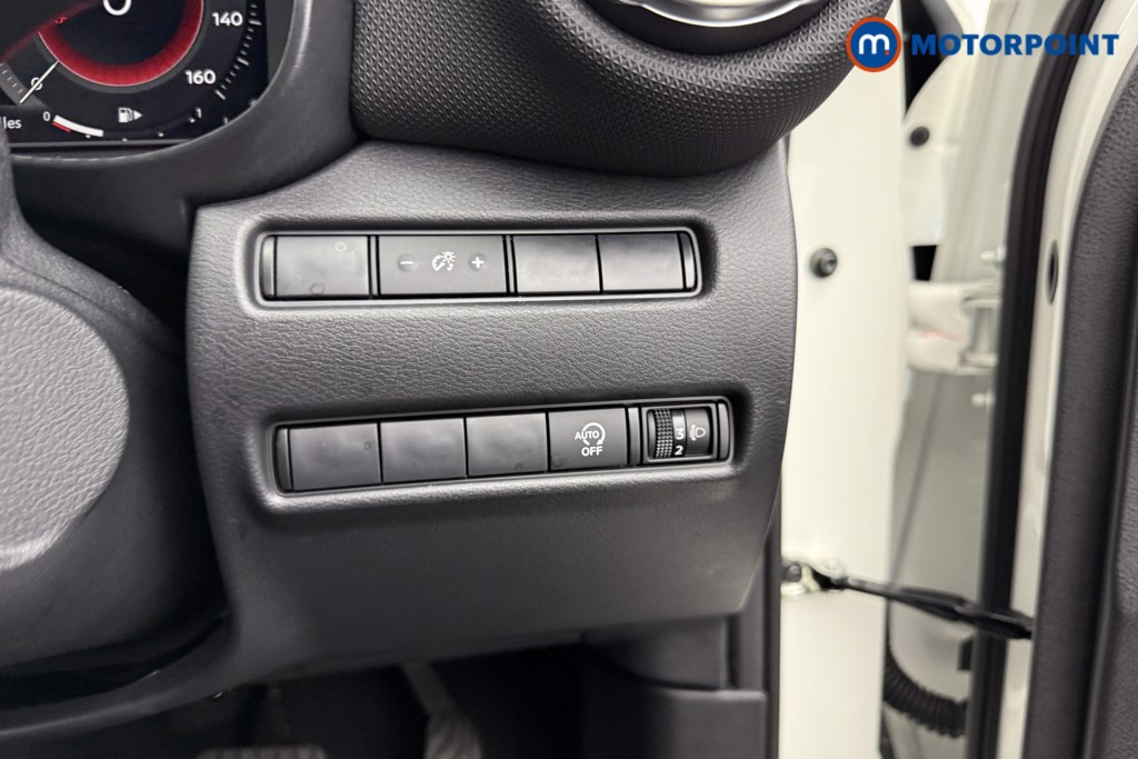 Nissan Juke N-Connecta Automatic Petrol SUV - Stock Number (1557347) - 15th supplementary image
