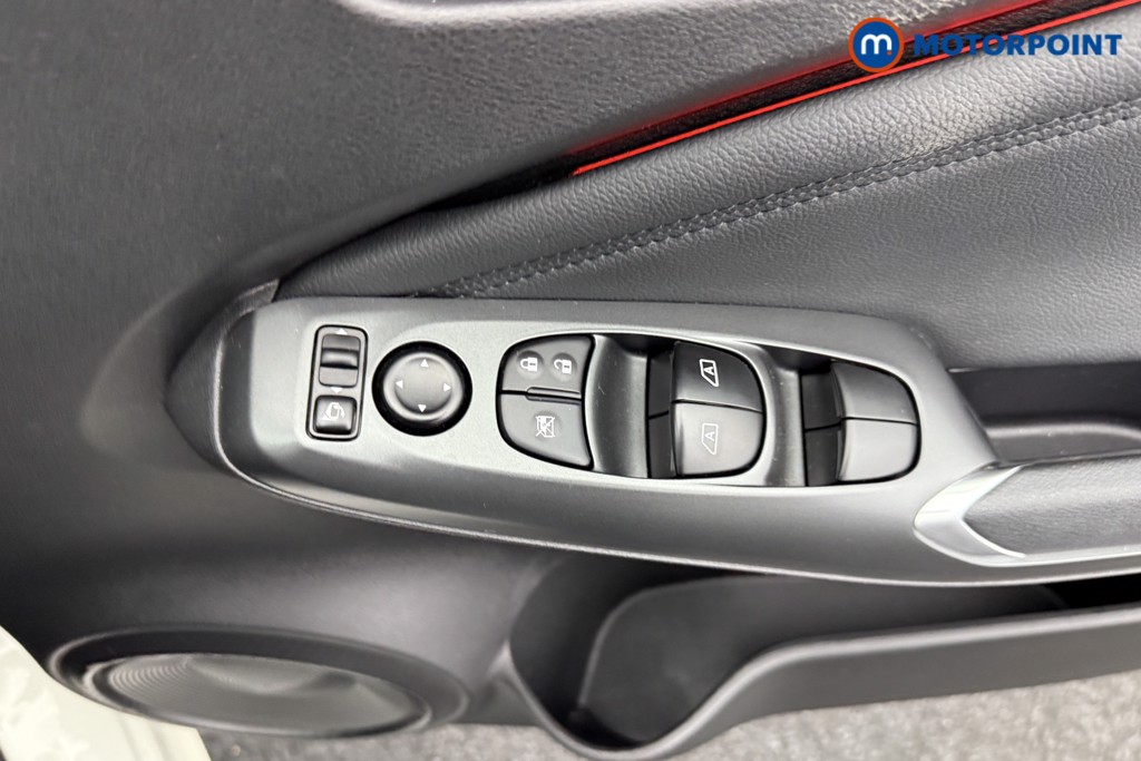 Nissan Juke N-Connecta Automatic Petrol SUV - Stock Number (1557347) - 16th supplementary image