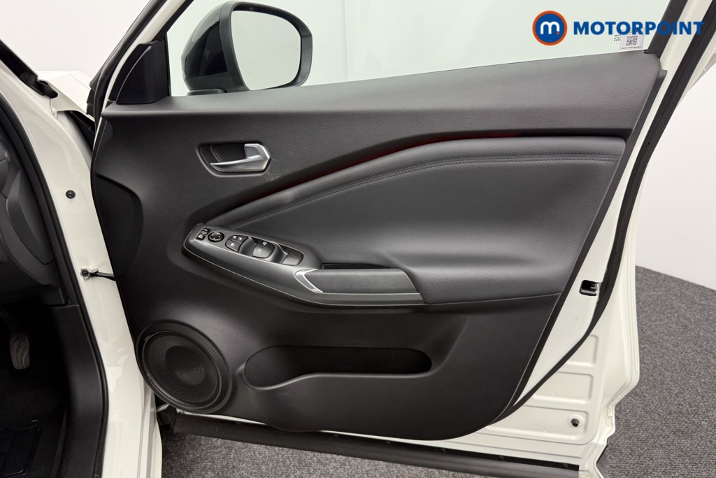 Nissan Juke N-Connecta Automatic Petrol SUV - Stock Number (1557347) - 17th supplementary image