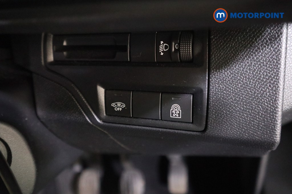 Peugeot 3008 Allure Manual Petrol SUV - Stock Number (1557526) - 9th supplementary image