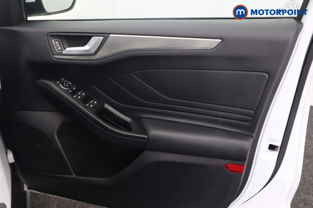 Ford Focus Titanium Manual Petrol Hatchback - Stock Number (1558411) - 15th supplementary image