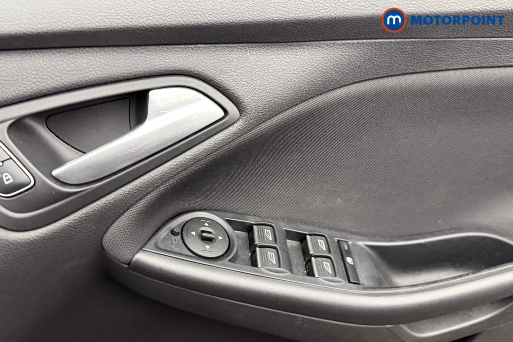 Ford Focus St-Line X Manual Petrol Hatchback - Stock Number (1545430) - 16th supplementary image