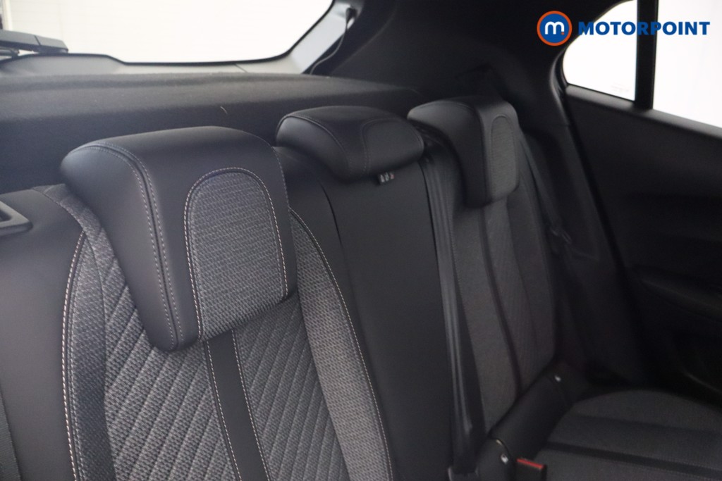 Peugeot 2008 Allure Manual Petrol SUV - Stock Number (1548924) - 17th supplementary image