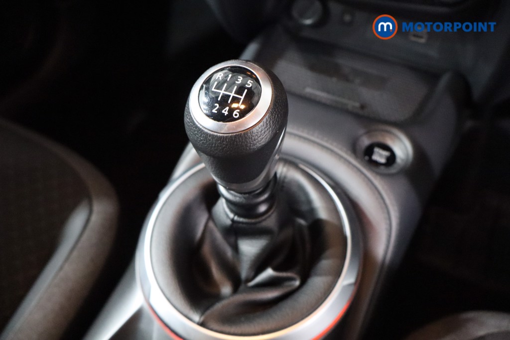 Nissan Juke N-Connecta Manual Petrol SUV - Stock Number (1554840) - 14th supplementary image