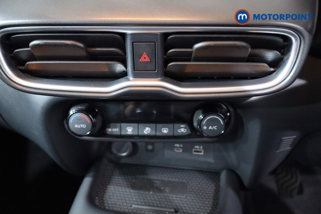 Nissan Juke N-Connecta Manual Petrol SUV - Stock Number (1554840) - 16th supplementary image