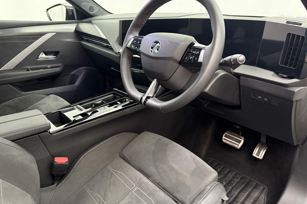 Vauxhall Astra Ultimate Automatic Electric Estate - Stock Number (1555012) - 1st supplementary image