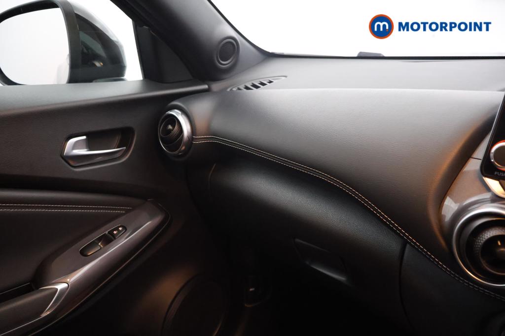 Nissan Juke N-Connecta Automatic Petrol SUV - Stock Number (1555583) - 9th supplementary image