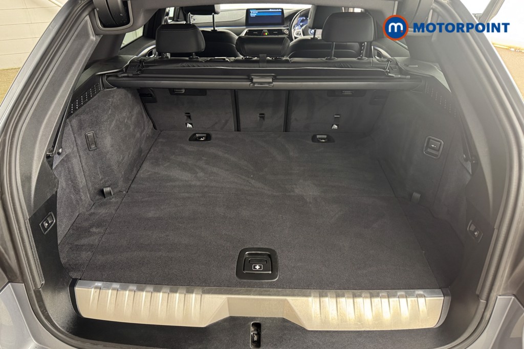 BMW 5 Series M Sport Automatic Petrol Plug-In Hybrid Estate - Stock Number (1557477) - 3rd supplementary image