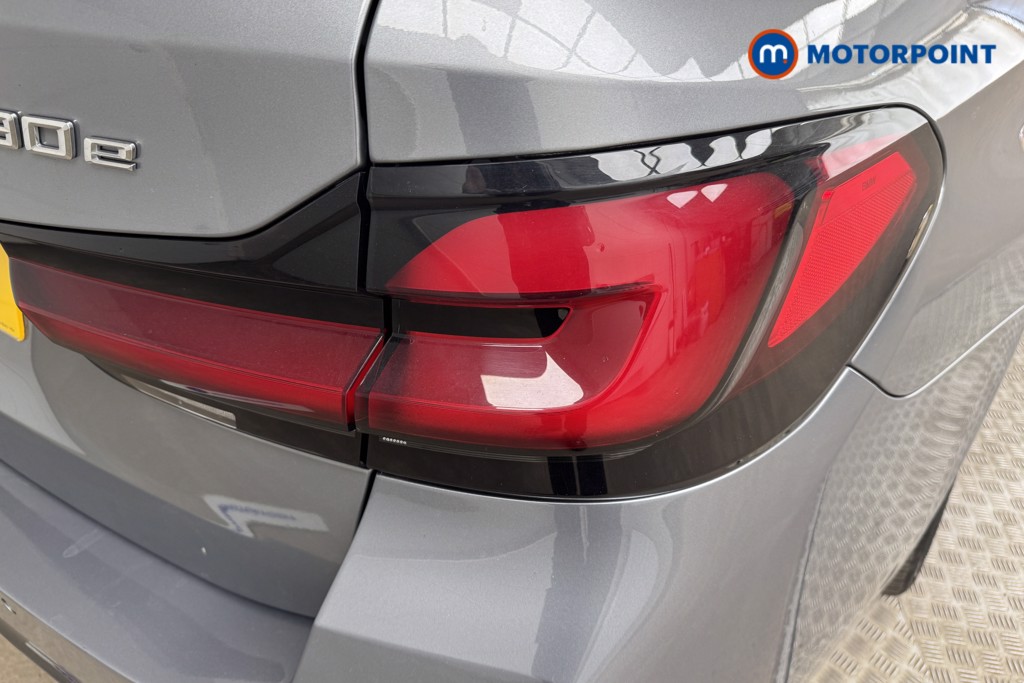 BMW 5 Series M Sport Automatic Petrol Plug-In Hybrid Estate - Stock Number (1557477) - 19th supplementary image