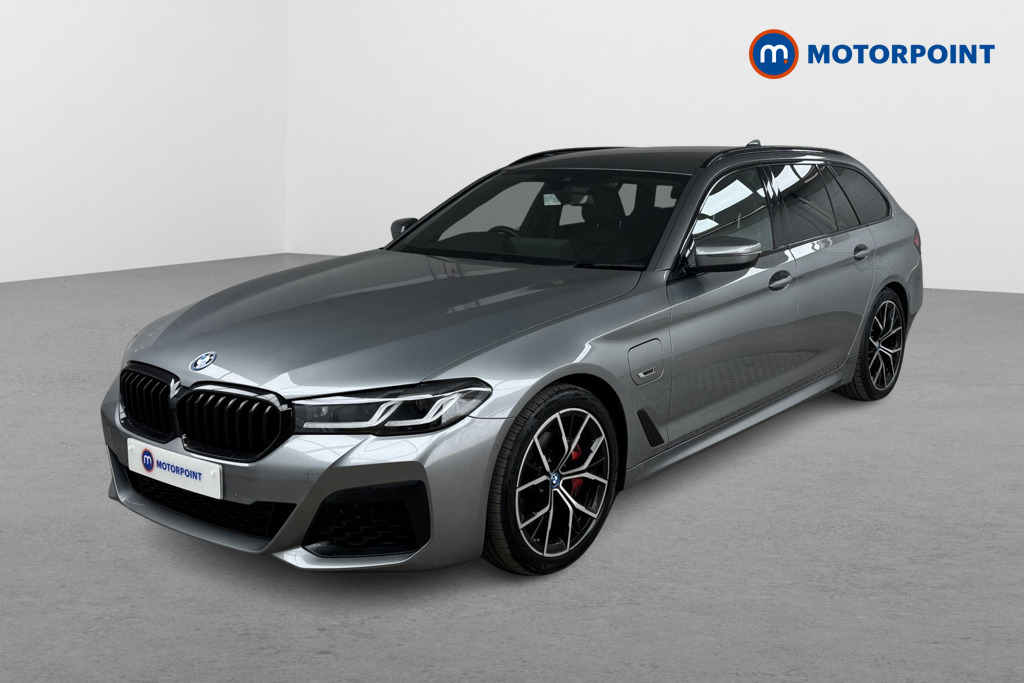 BMW 5 Series M Sport Automatic Petrol Plug-In Hybrid Estate - Stock Number (1557477) - Passenger side front corner