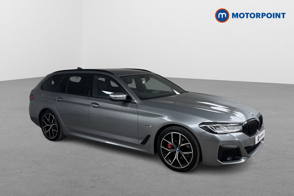 BMW 5 Series M Sport Automatic Petrol Plug-In Hybrid Estate - Stock Number (1557477) - Drivers side front corner