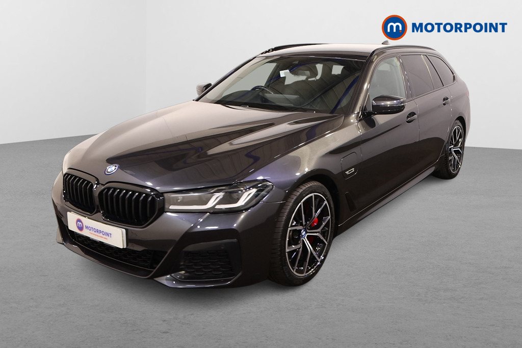 BMW 5 Series M Sport Automatic Petrol Plug-In Hybrid Estate - Stock Number (1557481) - Passenger side front corner