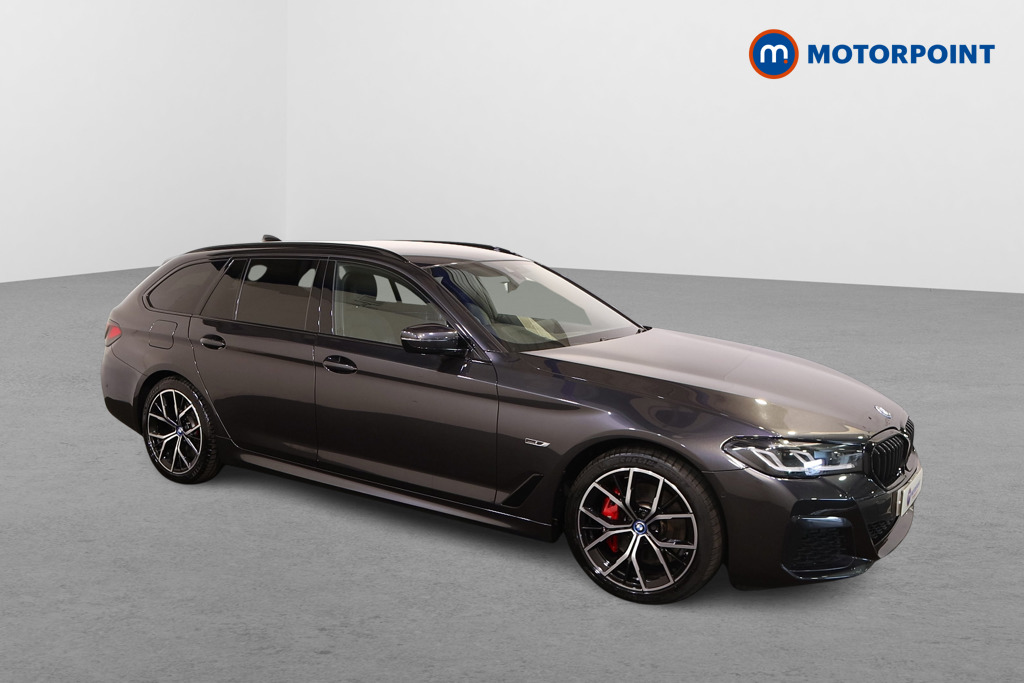 BMW 5 Series M Sport Automatic Petrol Plug-In Hybrid Estate - Stock Number (1557481) - Drivers side front corner