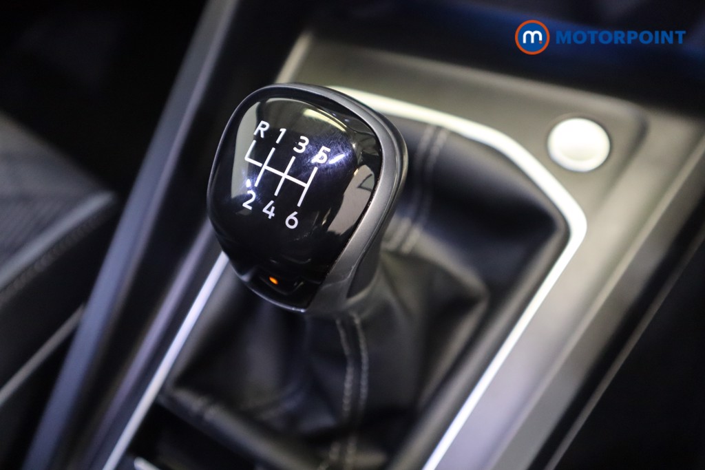 Volkswagen Golf R-Line Manual Petrol Hatchback - Stock Number (1557540) - 5th supplementary image