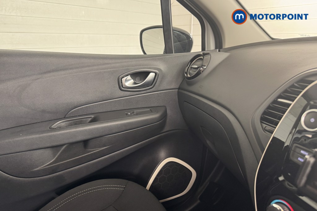 Renault Captur Play Manual Petrol SUV - Stock Number (1559024) - 12th supplementary image