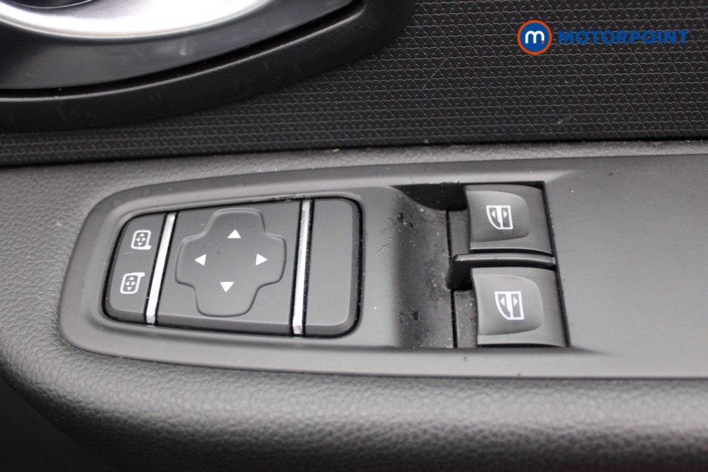 Renault Clio Iconic Manual Petrol Hatchback - Stock Number (1535205) - 14th supplementary image