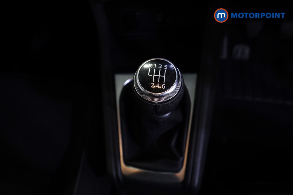 Renault Captur Iconic Manual Petrol SUV - Stock Number (1548236) - 8th supplementary image