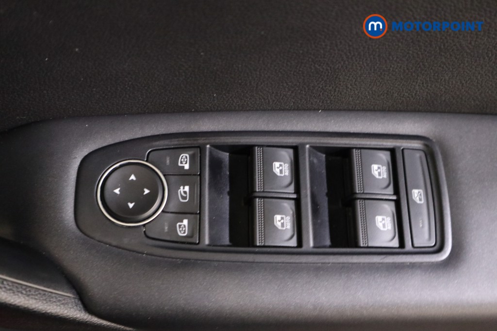 Renault Captur Iconic Manual Petrol SUV - Stock Number (1548236) - 9th supplementary image