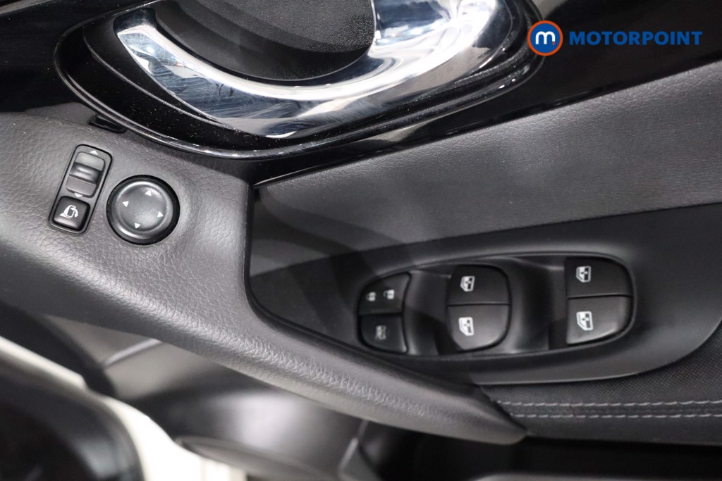 Nissan Qashqai N-Connecta Automatic Petrol SUV - Stock Number (1549298) - 18th supplementary image